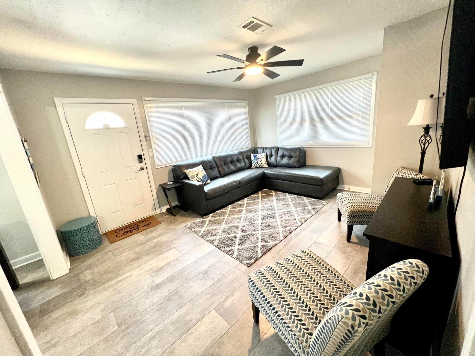 4/2 Home Close To Beach, Centrally Located! Гълфпорт Екстериор снимка